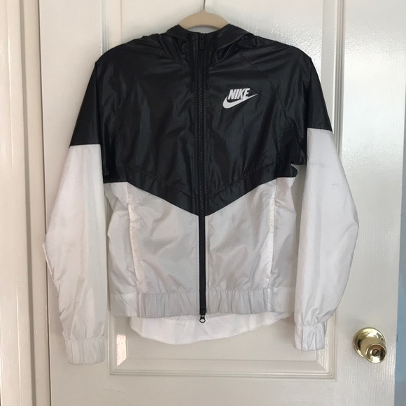 nike womans windbreaker